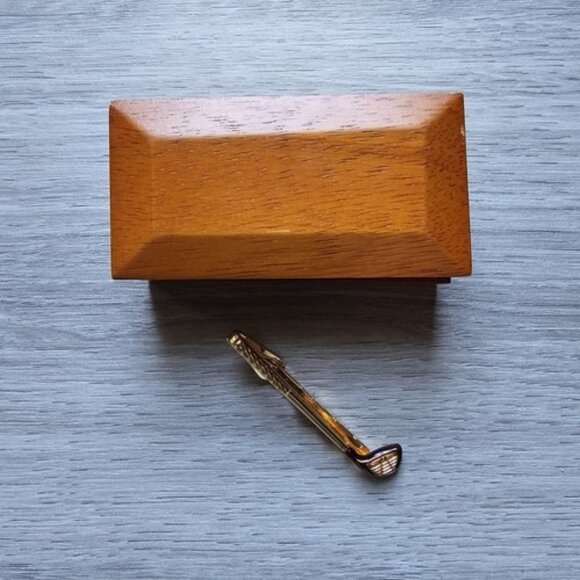 Roundtree Yorke Gold Plated Golf Tie Clip w/ Original Wood Box Father Gift Vtg - Picture 1 of 6